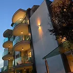 Residenza Flores *