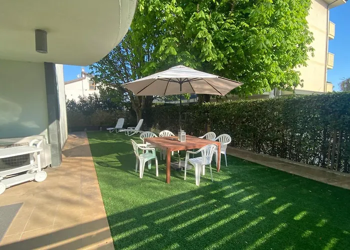 Residenza Flores * בלריה-איגאה מרינה